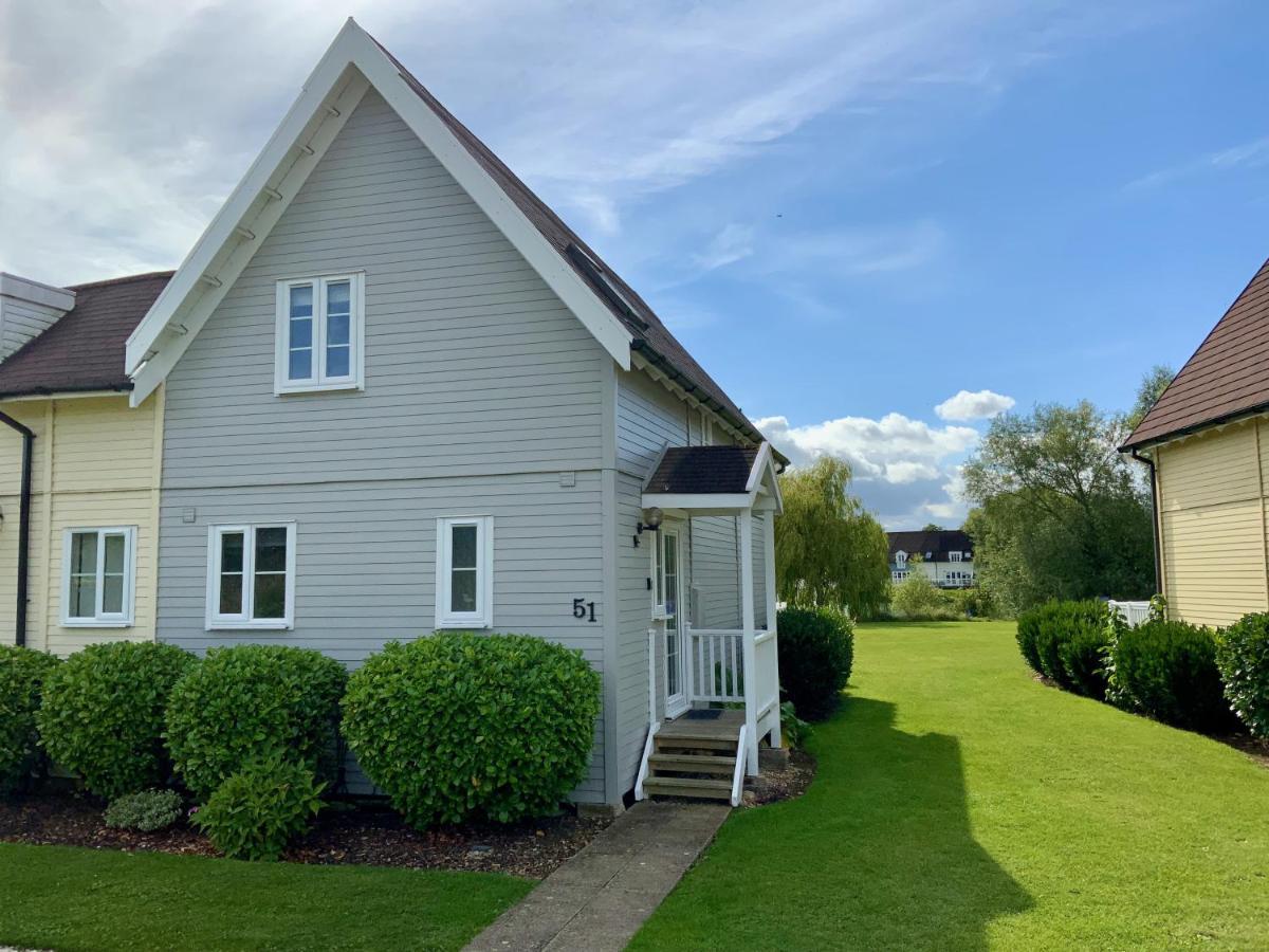 'That One' Our Cotswold Lakeside Lodge Cirencester Εξωτερικό φωτογραφία