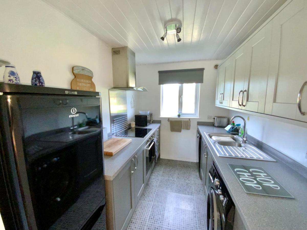 'That One' Our Cotswold Lakeside Lodge Cirencester Εξωτερικό φωτογραφία