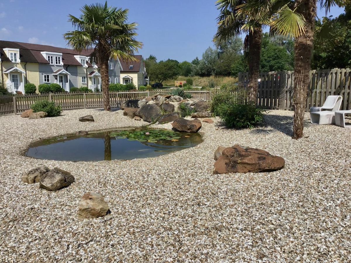 'That One' Our Cotswold Lakeside Lodge Cirencester Εξωτερικό φωτογραφία