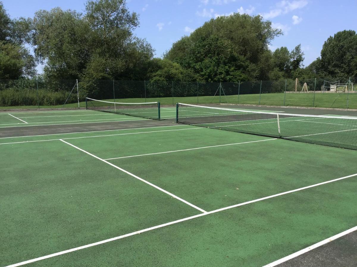 'That One' Our Cotswold Lakeside Lodge Cirencester Εξωτερικό φωτογραφία
