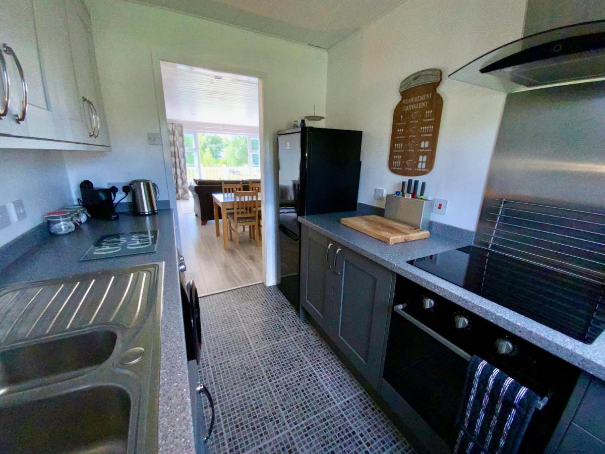 'That One' Our Cotswold Lakeside Lodge Cirencester Εξωτερικό φωτογραφία