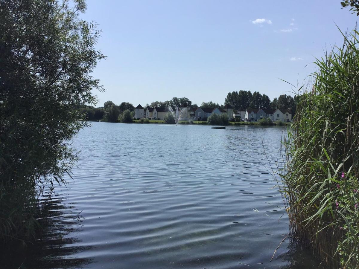 'That One' Our Cotswold Lakeside Lodge Cirencester Εξωτερικό φωτογραφία