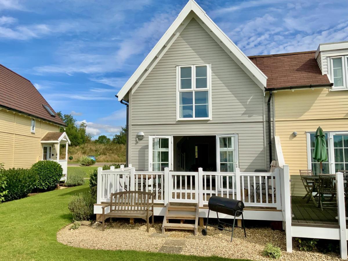 'That One' Our Cotswold Lakeside Lodge Cirencester Εξωτερικό φωτογραφία