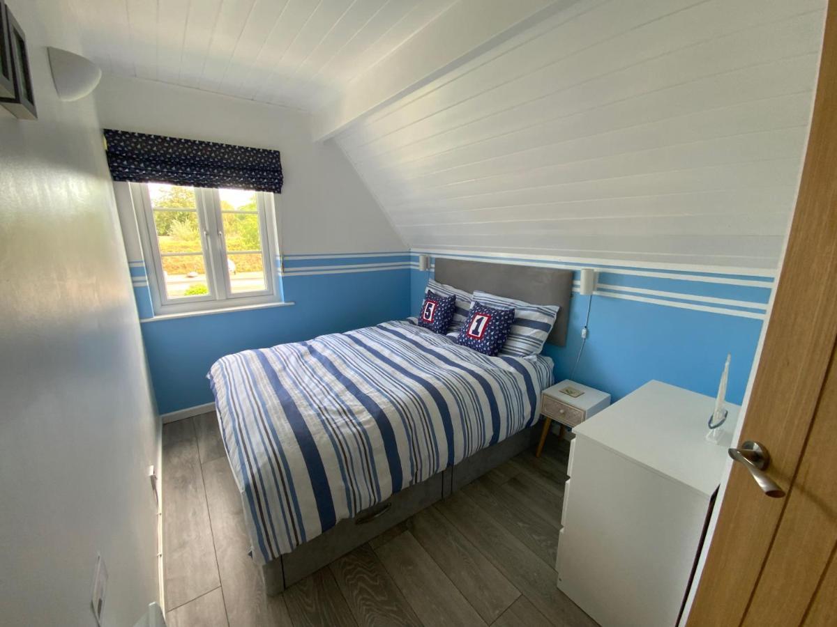 'That One' Our Cotswold Lakeside Lodge Cirencester Εξωτερικό φωτογραφία