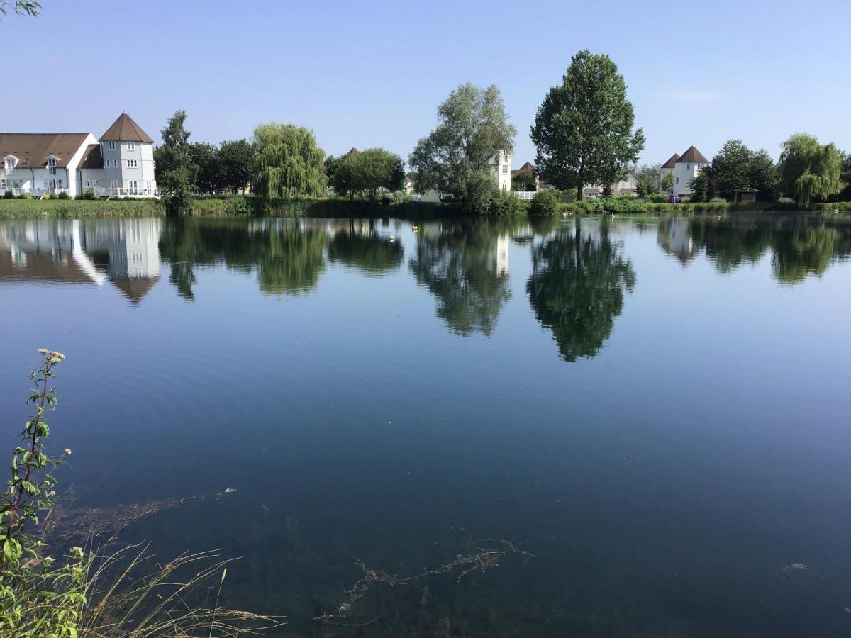 'That One' Our Cotswold Lakeside Lodge Cirencester Εξωτερικό φωτογραφία