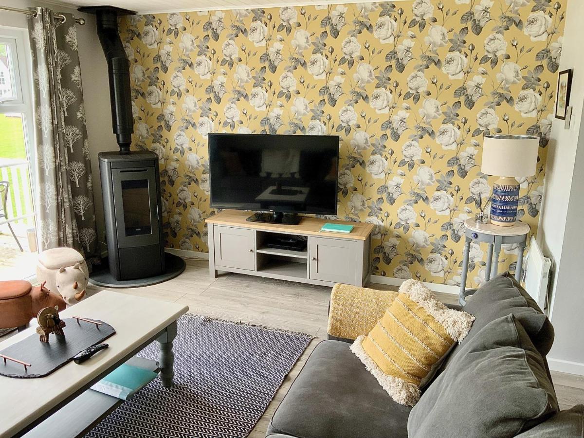 'That One' Our Cotswold Lakeside Lodge Cirencester Εξωτερικό φωτογραφία